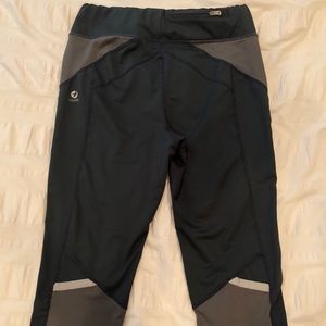 Oiselle Lesley Knicker Capri (Navy)